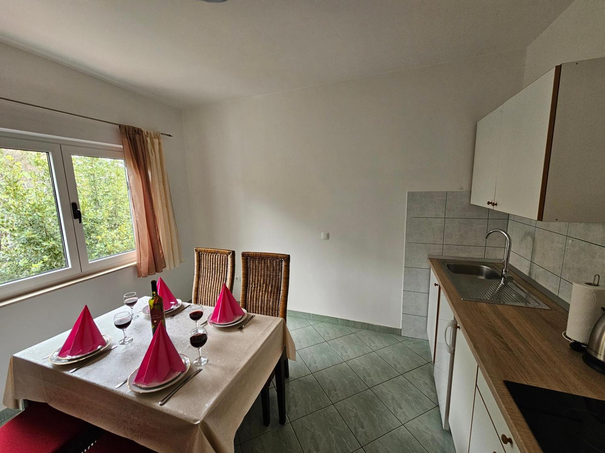 Apartments Kovac Makarska Room photo